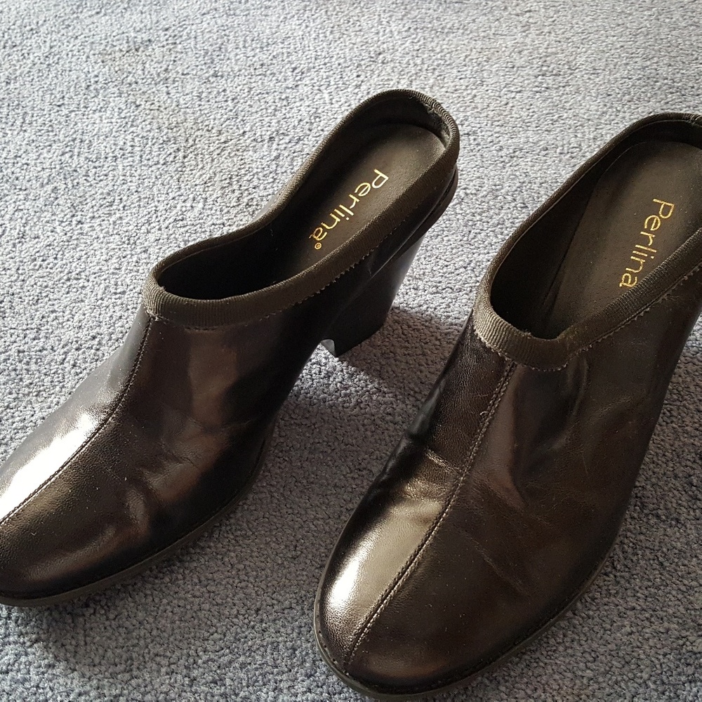 Black wedge mules